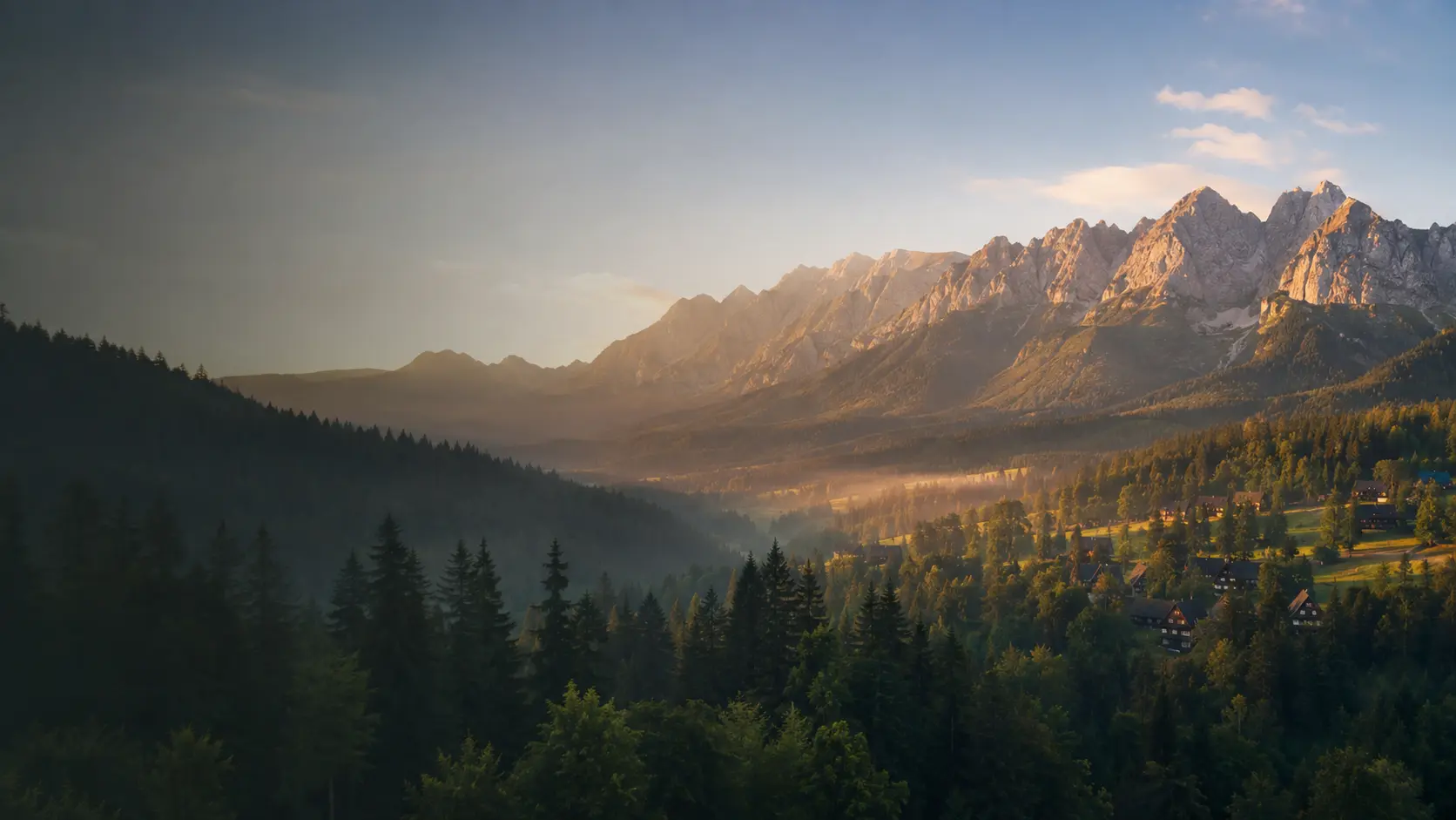 Panorama Tatr i Zakopanego o wschodzie słońca